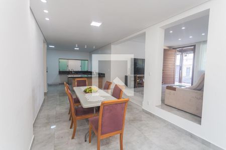 Casa à venda com 210m², 3 quartos e 2 vagas Casa à venda com 210m², 3 quartos e 2 vagasCopa