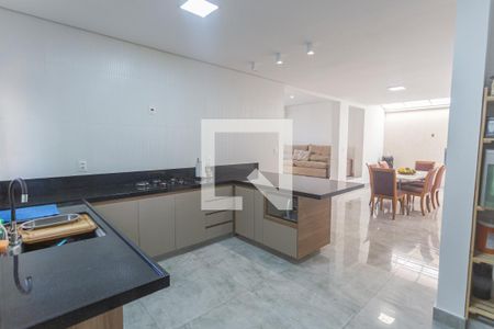 Casa à venda com 210m², 3 quartos e 2 vagas Casa à venda com 210m², 3 quartos e 2 vagasCozinha
