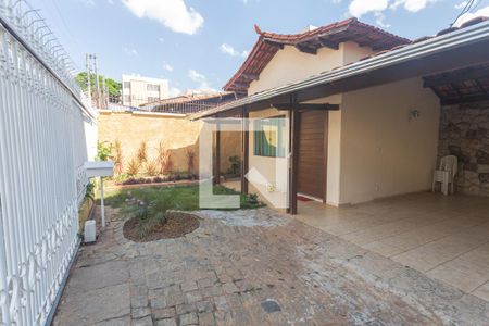 Casa à venda com 210m², 3 quartos e 2 vagas Casa à venda com 210m², 3 quartos e 2 vagasJardim