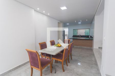 Casa à venda com 210m², 3 quartos e 2 vagas Casa à venda com 210m², 3 quartos e 2 vagasCopa