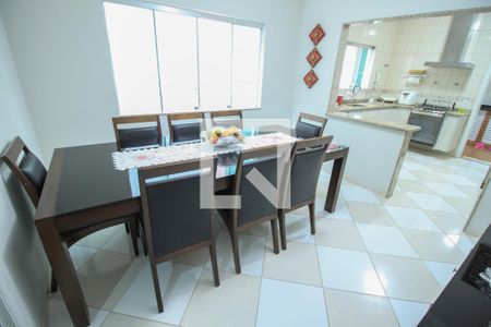 Casa à venda com 175m², 3 quartos e 4 vagas Casa à venda com 175m², 3 quartos e 4 vagasCopa