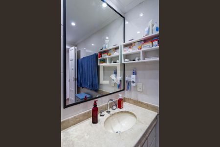 Apartamento à venda com 120m², 3 quartos e 2 vagas Apartamento à venda com 120m², 3 quartos e 2 vagasQuarto 02 Banheiro