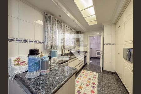 Casa de condomínio à venda com 384m², 4 quartos e 4 vagas
