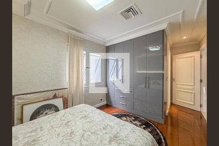 Casa de condomínio à venda com 384m², 4 quartos e 4 vagas