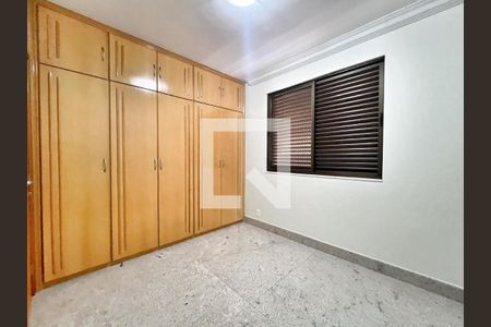 Apartamento à venda com 300m², 4 quartos e 4 vagas Apartamento à venda com 300m², 4 quartos e 4 vagasQuarto 1