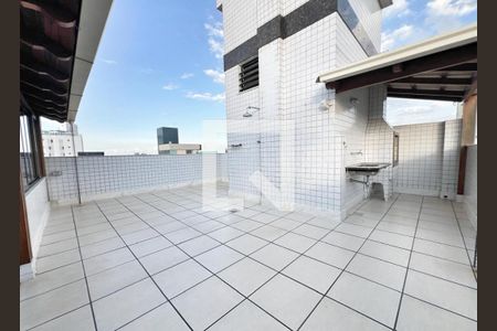 Apartamento à venda com 300m², 4 quartos e 4 vagas Apartamento à venda com 300m², 4 quartos e 4 vagasTerraço
