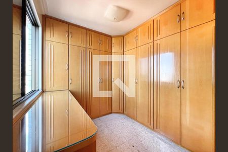 Apartamento à venda com 300m², 4 quartos e 4 vagas Apartamento à venda com 300m², 4 quartos e 4 vagasQuarto 2