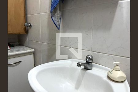 Casa à venda com 81m², 2 quartos e 2 vagas Casa à venda com 81m², 2 quartos e 2 vagasBanheiro do Porão