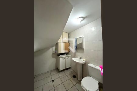 Casa à venda com 81m², 2 quartos e 2 vagas Casa à venda com 81m², 2 quartos e 2 vagasBanheiro do Porão