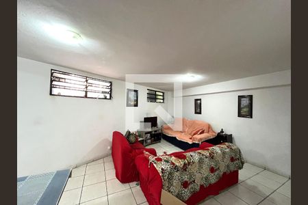 Casa à venda com 81m², 2 quartos e 2 vagas Casa à venda com 81m², 2 quartos e 2 vagasPorão
