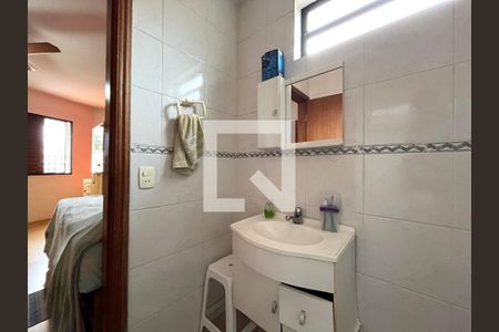 Casa à venda com 81m², 2 quartos e 2 vagas Casa à venda com 81m², 2 quartos e 2 vagasBanheiro da Suíte 2