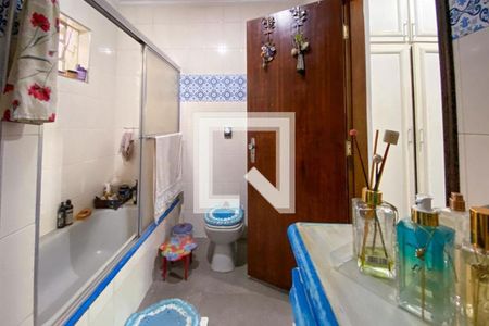 Casa à venda com 330m², 3 quartos e 3 vagas Casa à venda com 330m², 3 quartos e 3 vagasBanheiro 1