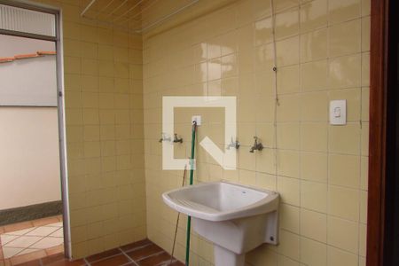 Casa de condomínio à venda com 150m², 4 quartos e 1 vagaLavanderia 