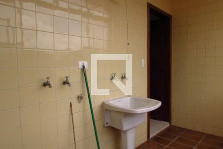 Casa de condomínio à venda com 150m², 4 quartos e 1 vagaLavanderia 