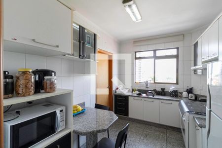 Apartamento à venda com 135m², 4 quartos e 4 vagas Apartamento à venda com 135m², 4 quartos e 4 vagasCozinha