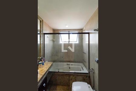 Apartamento à venda com 135m², 4 quartos e 4 vagas Apartamento à venda com 135m², 4 quartos e 4 vagasBanheiro da suíte 2