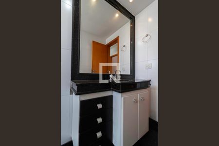 Apartamento à venda com 135m², 4 quartos e 4 vagas Apartamento à venda com 135m², 4 quartos e 4 vagasBanheiro social