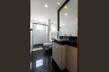 Apartamento à venda com 135m², 4 quartos e 4 vagas Apartamento à venda com 135m², 4 quartos e 4 vagasBanheiro social