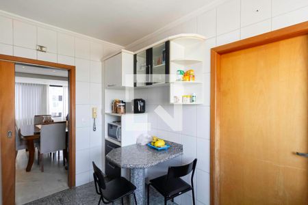 Apartamento à venda com 135m², 4 quartos e 4 vagas Apartamento à venda com 135m², 4 quartos e 4 vagasCozinha