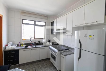 Apartamento à venda com 135m², 4 quartos e 4 vagas Apartamento à venda com 135m², 4 quartos e 4 vagasCozinha