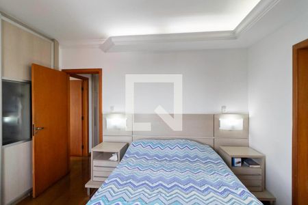 Apartamento à venda com 135m², 4 quartos e 4 vagas Apartamento à venda com 135m², 4 quartos e 4 vagasSuíte 2