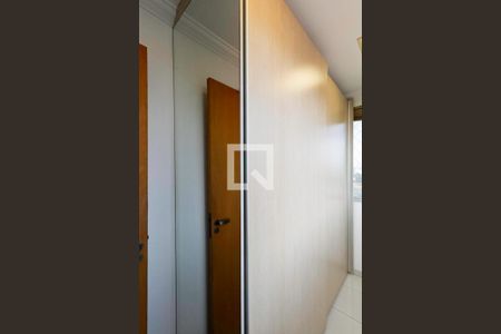 Apartamento à venda com 135m², 4 quartos e 4 vagas Apartamento à venda com 135m², 4 quartos e 4 vagasCloset da suíte 2