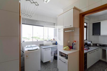 Apartamento à venda com 135m², 4 quartos e 4 vagas Apartamento à venda com 135m², 4 quartos e 4 vagasÁrea de serviço