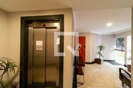 Apartamento à venda com 135m², 4 quartos e 4 vagas Apartamento à venda com 135m², 4 quartos e 4 vagasHall de entrada