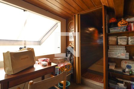 Casa à venda com 421m², 4 quartos e 4 vagas Casa à venda com 421m², 4 quartos e 4 vagasEscritório