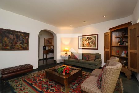 Casa à venda com 421m², 4 quartos e 4 vagas Casa à venda com 421m², 4 quartos e 4 vagasSala