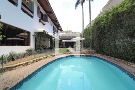 Casa à venda com 421m², 4 quartos e 4 vagas Casa à venda com 421m², 4 quartos e 4 vagasÁrea Externa