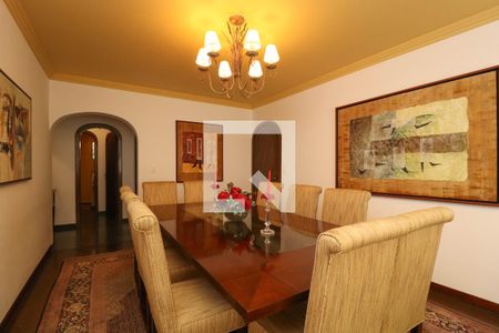 Casa à venda com 421m², 4 quartos e 4 vagas Casa à venda com 421m², 4 quartos e 4 vagasSala de Jantar
