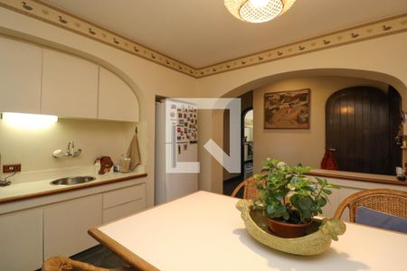 Casa à venda com 421m², 4 quartos e 4 vagas Casa à venda com 421m², 4 quartos e 4 vagasSala de Jantar
