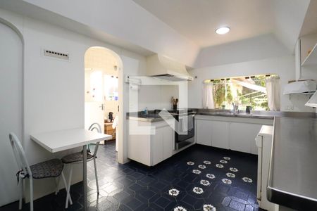 Casa à venda com 421m², 4 quartos e 4 vagas Casa à venda com 421m², 4 quartos e 4 vagasCozinha
