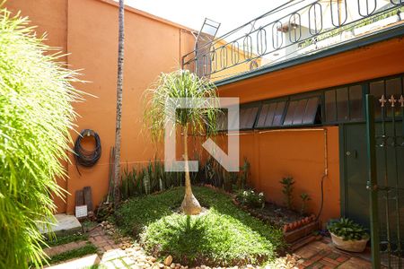 Casa à venda com 300m², 1 quarto e 4 vagas Casa à venda com 300m², 1 quarto e 4 vagasÁrea comum