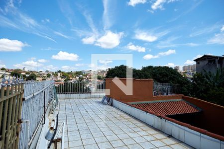 Casa à venda com 300m², 1 quarto e 4 vagas Casa à venda com 300m², 1 quarto e 4 vagasTerraço