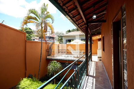 Casa à venda com 300m², 1 quarto e 4 vagas Casa à venda com 300m², 1 quarto e 4 vagasÁrea comum