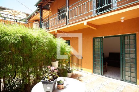 Casa à venda com 300m², 1 quarto e 4 vagas Casa à venda com 300m², 1 quarto e 4 vagasÁrea comum