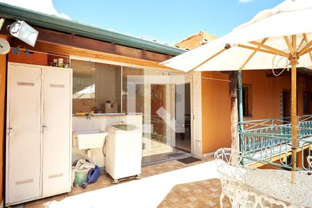 Casa à venda com 300m², 1 quarto e 4 vagas Casa à venda com 300m², 1 quarto e 4 vagasÁrea comum