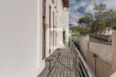 Casa à venda com 280m², 4 quartos e 3 vagas Casa à venda com 280m², 4 quartos e 3 vagasVaranda - Entrada