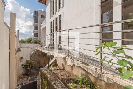 Casa à venda com 280m², 4 quartos e 3 vagas Casa à venda com 280m², 4 quartos e 3 vagasVaranda - Entrada