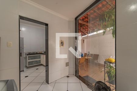 Casa à venda com 280m², 4 quartos e 3 vagas Casa à venda com 280m², 4 quartos e 3 vagasÁrea de Serviço
