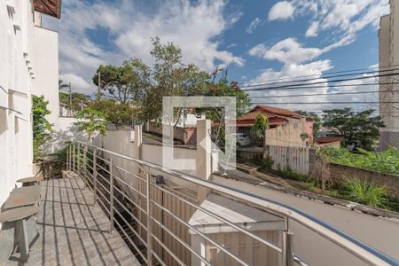 Casa à venda com 280m², 4 quartos e 3 vagas Casa à venda com 280m², 4 quartos e 3 vagasVaranda - Entrada