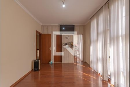 Casa à venda com 280m², 4 quartos e 3 vagas Casa à venda com 280m², 4 quartos e 3 vagasSuíte