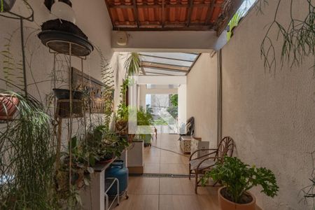 Casa à venda com 280m², 4 quartos e 3 vagas Casa à venda com 280m², 4 quartos e 3 vagasVaranda