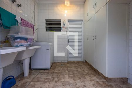 Casa à venda com 300m², 3 quartos e 4 vagas Casa à venda com 300m², 3 quartos e 4 vagasQuintal - Lavanderia