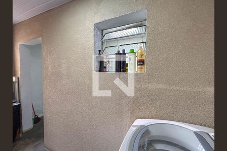 Casa à venda com 180m², 4 quartos e 2 vagas Casa à venda com 180m², 4 quartos e 2 vagasCasa 1- Área de serviço
