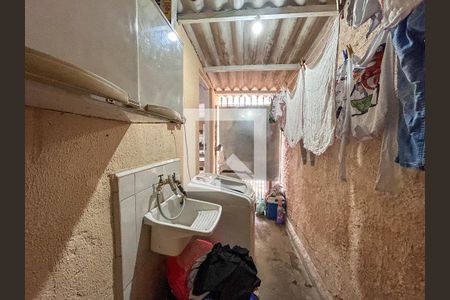 Casa à venda com 180m², 4 quartos e 2 vagas Casa à venda com 180m², 4 quartos e 2 vagasCasa 3- Área de serviço