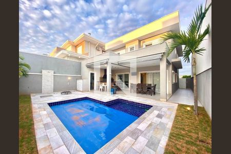 Casa de condomínio à venda com 237m², 3 quartos e 4 vagas Casa de condomínio à venda com 237m², 3 quartos e 4 vagasFoto 01
