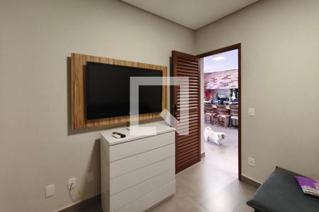 Sala de TV de casa de condomínio à venda com 3 quartos, 289m² em Swiss Park, Campinas